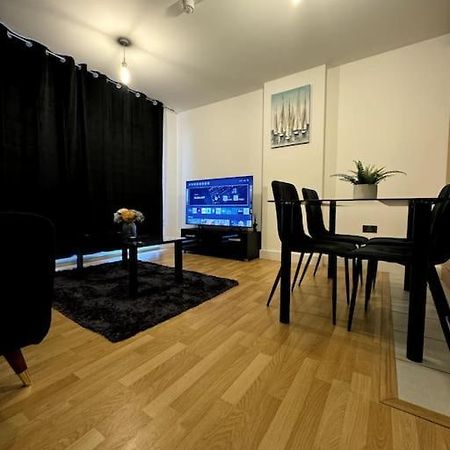 Two Bedrooms Flat In Stratford 런던 외부 사진