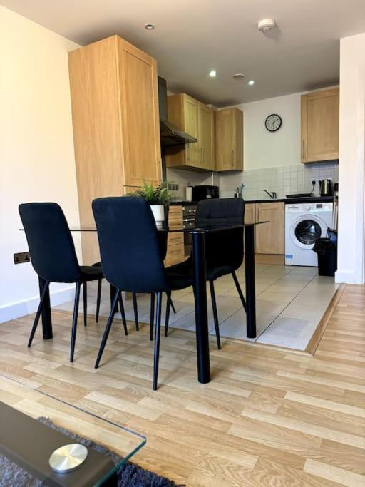 Two Bedrooms Flat In Stratford 런던 외부 사진